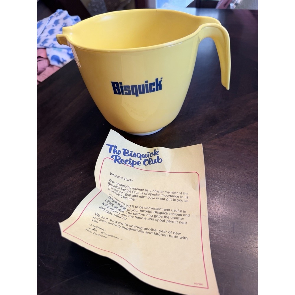 Vintage Bisquick Yellow Plastic Measuring Mixing Bowl pour spout